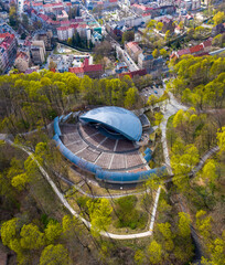 Widok z lotu ptaka na park Siemiradzkiego i amfiteatr gorzowski, miasto Gorzów Wielkopolski