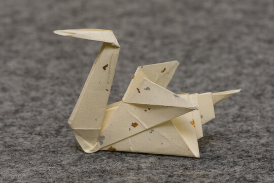 Origami gefaltete Tiere, Schwan, Schildkr&ouml;te, Drachen