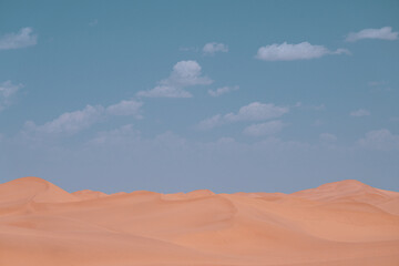 Fototapeta premium sand dunes in the desert and sky
