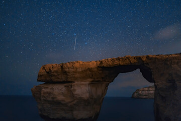 azure window in malta at night - obrazy, fototapety, plakaty