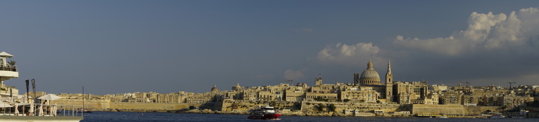 Fototapeta na wymiar valletta cityscape panorama, malta