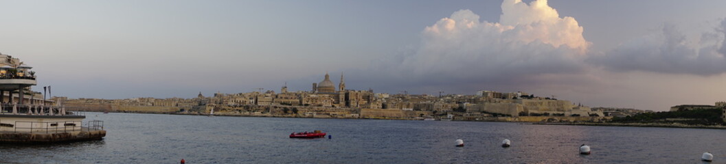 Fototapeta premium valletta cityscape panorama at sunset, malta