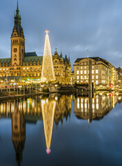 Fototapeta premium Rathaus hamburg, huge Christmas tree and lights reflection on Kleine Alster
