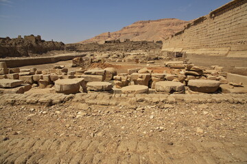 Obraz premium Temple d'Amon (Medinet Habou) on the West Bank of Nile at Luxor,Egypt,Africa 