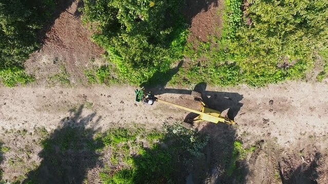 Avocado picking using a mechanical arm in an Avocado plantation
