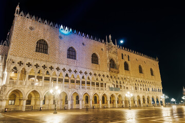 Fototapeta na wymiar Venice Italy night view of illuminated Palazzo Ducale landmark, 1340 Doges Palace built in Venetian Gothic style at St. Marks square.