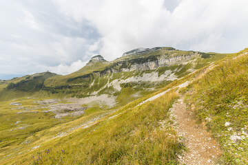 Fototapeta na wymiar Idyllic and beautiful mountain landscape in the mountains of Austria