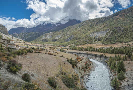 View of Marshayngdi river on Humde-Manang villages route, Around Annapurna trek, Manang district, Gandaki zone, Napal Himalayas, Nepal