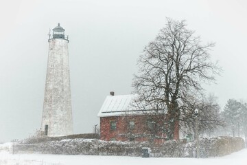 5-Mile Point Lighthouse in New Haven During a Snowstorm - obrazy, fototapety, plakaty