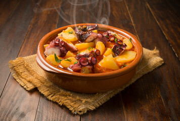 Pulpo guisado con patatas