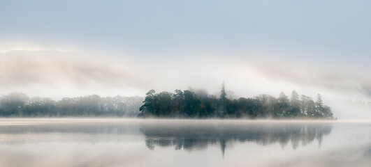 Obraz na płótnie Canvas Very misty dawn over still lake Derwentwater