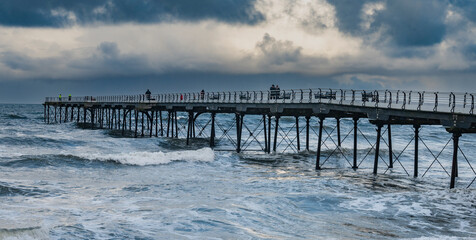 Fototapeta premium North Yorkshire pier on a cloudy autumn day