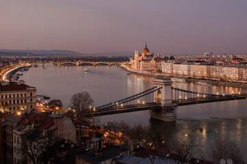 Fototapeta na wymiar Hungarian parliament building and the Szechenyi Chain Bridge, Budapest, Hungary.