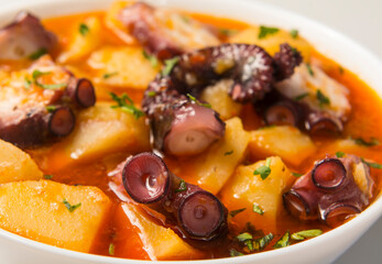 Detalle de pulpo con patatas