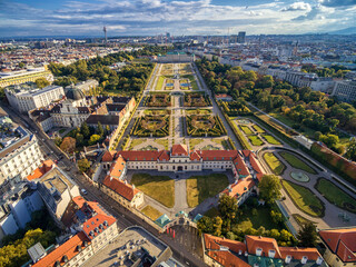 Belvedere Palace and Garden with Fountain. Sightseeing Object in Vienna, Austria. - obrazy, fototapety, plakaty