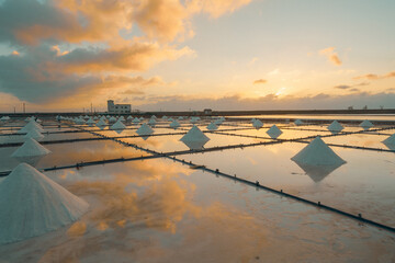 At dusk, the colorful clouds are reflected in the beauty of the salt fields. Jingzaijiao Tile-Paved...