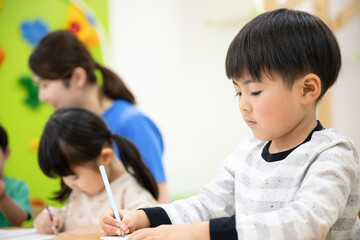 Studying children Elementary school entrance examinations and other images.