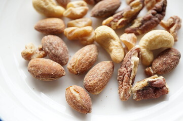 ミックスナッツ