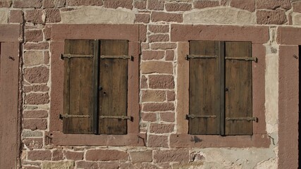 Mittelalterliche Holzfenster, Klosterfenster! Deutsche Altbauwerk, Naturstein, Holz
