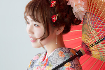portrait of a woman with fan　着物を着ている女性 
