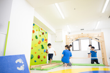 体操教室や保育園・幼稚園・療育での運動の様子　広角