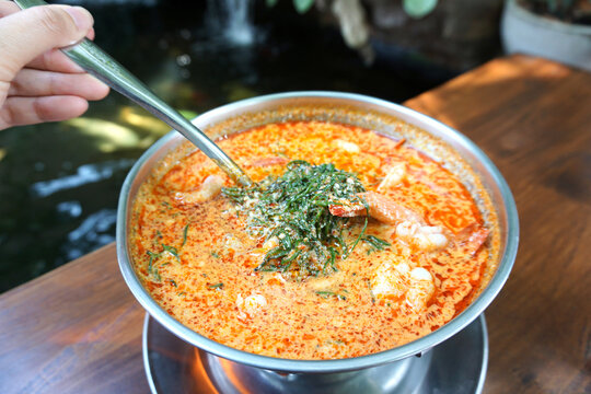 Spicy Shrimp Curry Thai Foods With Green Vegetable In Hot Pot On The Table Wood.    