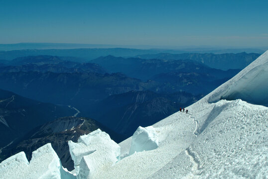 4 climbers on Mount Rainier