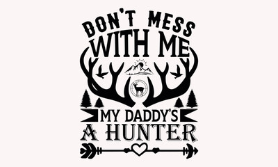 Obraz premium Don't Mess With Me My Daddy’s A Hunter - Hunting svg design , Hand written vector , Hand drawn lettering phrase isolated on white background , Illustration for prints on t-shirts and bags, posters.