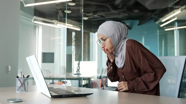 Sick young muslim businesswoman in hijab suffering from stomach ache feeling bad nausea at office workplace Unhealthy female worker holding belly with poisoning vomiting reflex pregnancy syndrome