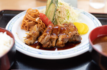 美味しそうな鶏肉の照り焼き