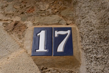 facade of a house with the numbering 17