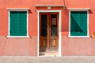 Fototapeta na wymiar Colorful facades of Burano, Venice