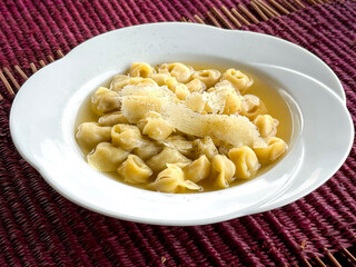 Tortelli in brodo