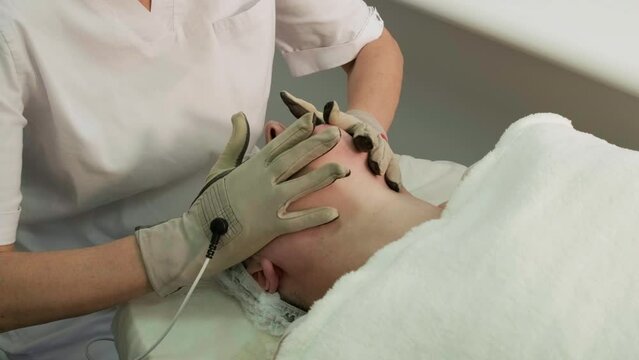 Microcurrent gloves. face lift procedure