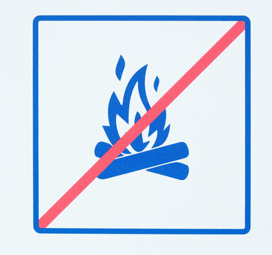 Schild Feuer machen verboten, an einem Strand, Verbotsschild, Deutschland