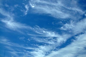 céu azul com nuvens 