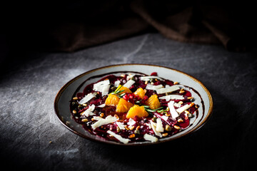 Rote Beete Carpaccio mit Orangenfilets und Parmesan