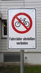 Obraz premium Fahrräder abstellen verboten Schild