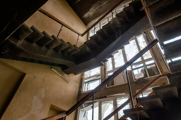 Obraz premium inside a destroyed and burnt house in Ukraine