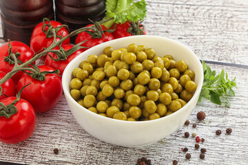 Canned sweet green peas conserve