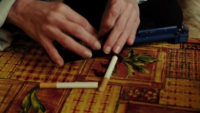 Stuff tobacco into a cigarette. Manual production of cigarettes. Cigarette cases and brewing device.
