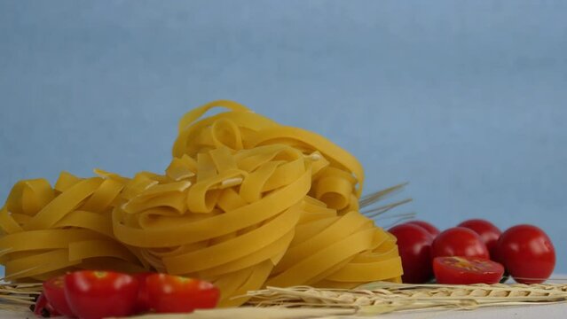 Fettuccine pasta with tomatoes, peppers and cereals