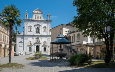 Fototapeta na wymiar Varallo - The complex of church Basilica del Sacro Monte with the atrium.