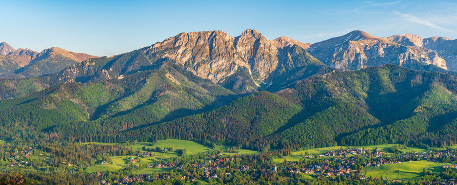 Fototapeta Poland 2022. Beautiful view on the snow Tatry. Zakopane, Giewont, Kasprowy Wierch, Swinica, Rysy, Kresanica.