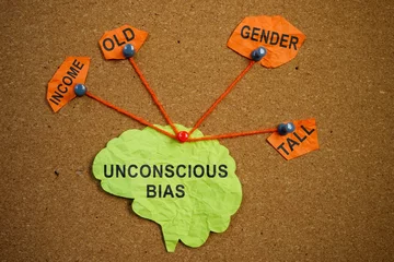 Foto op Plexiglas Paper brain pinned pined to the board. Unconscious bias concept. © Vitalii Vodolazskyi