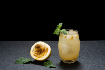 passion fruit cocktail, passion frutis coollins 
