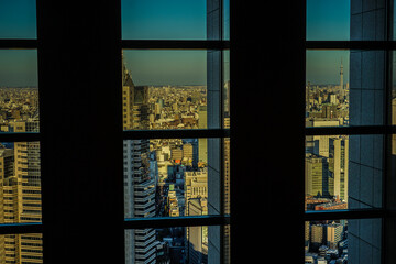 窓から見える新宿の街