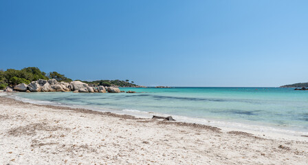 La belle plage de Santa Giulia en Corse du Sud et son eau cristalline 