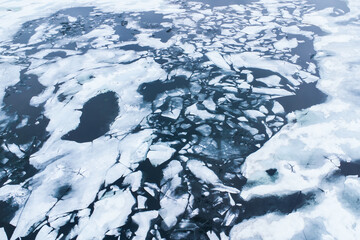 Open water fractured shelf ice from a melting glacier © Photofex