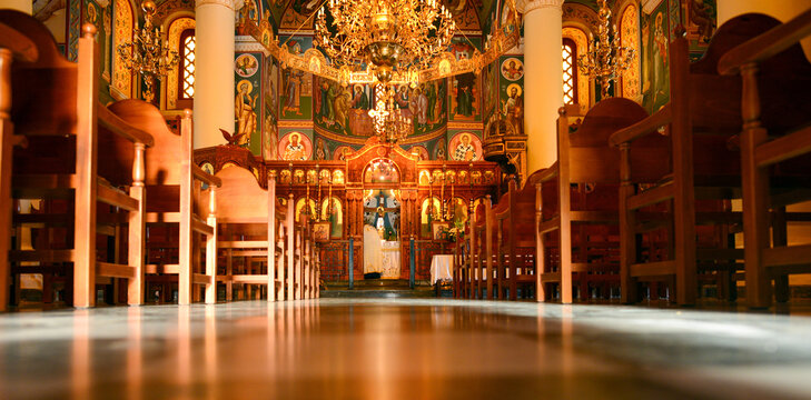 Innenansicht der Kirche Agia Ekaterini in Sitia, Kreta (Griechenland)